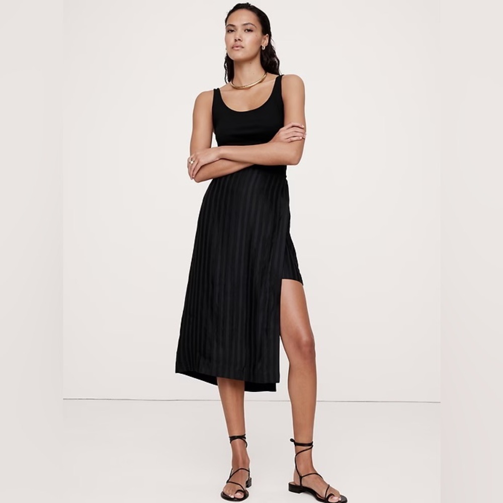 NWT! BANANA REPUBLIC BLACK SATIN STRIPE SKIRT - SIZE 18 🎰